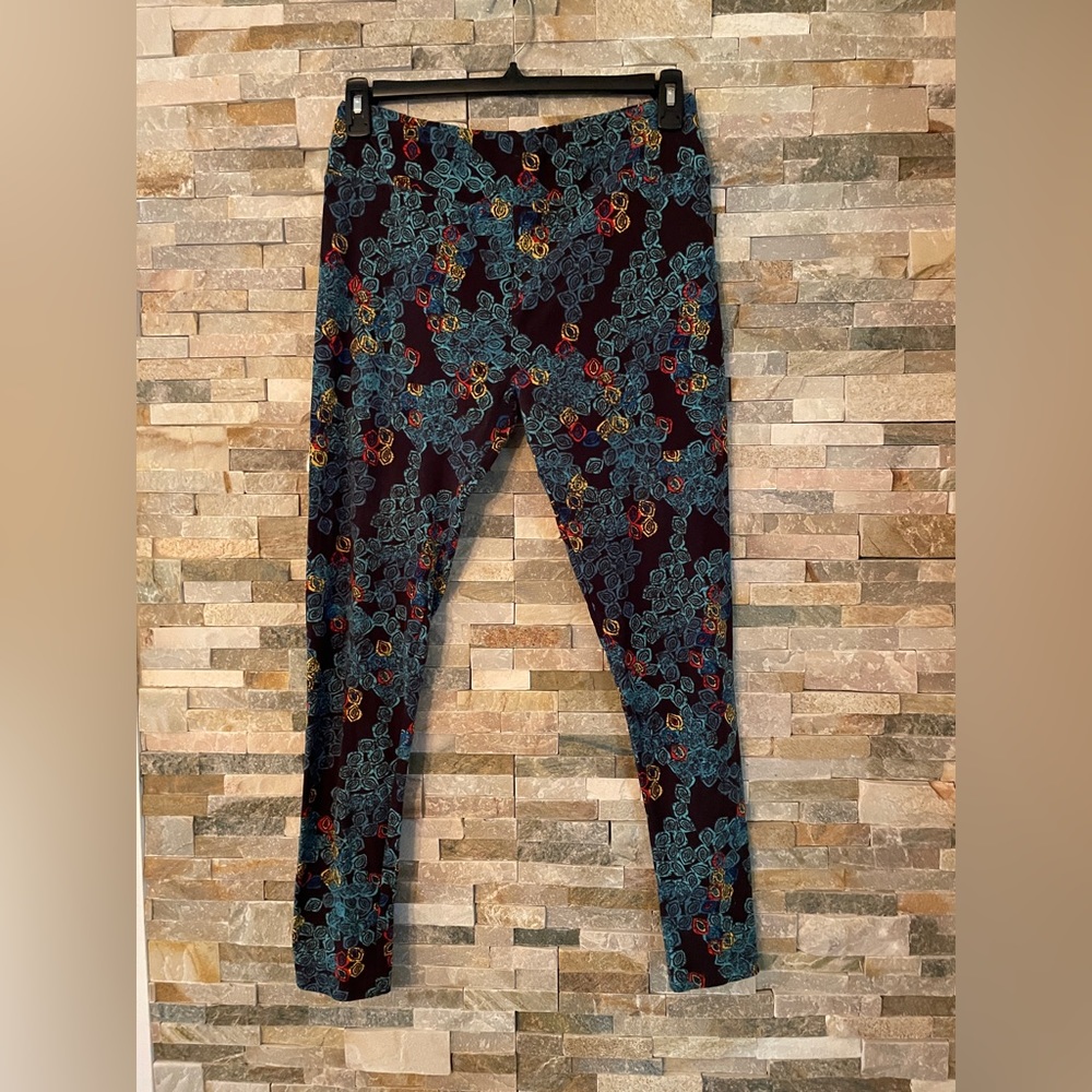 LuLaRoe Tall & Curvy Leggings